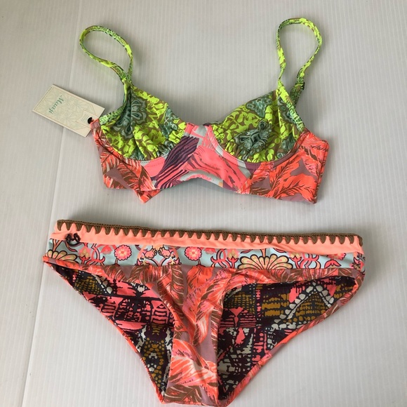 different color bikini top and bottom